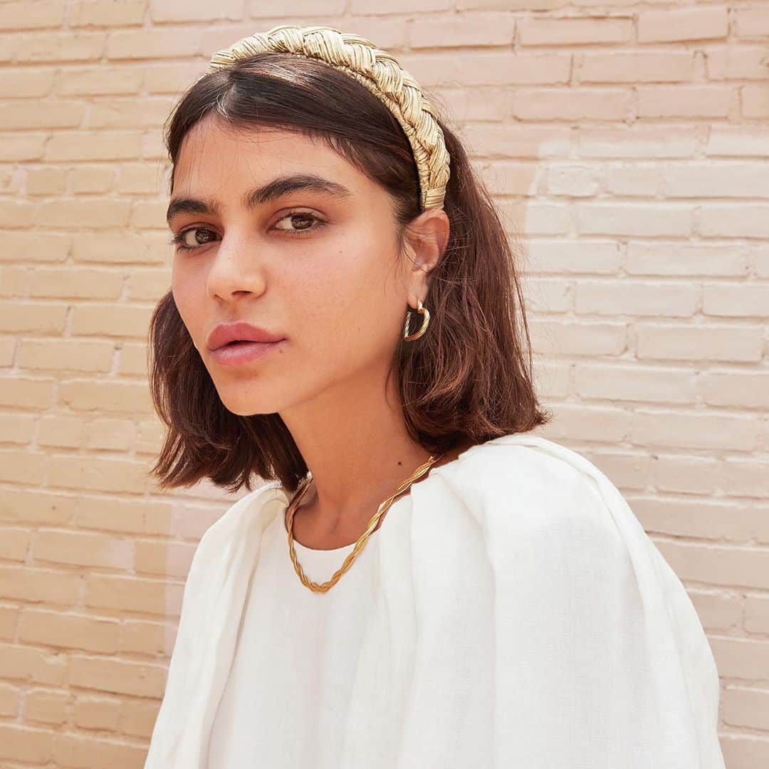 レフラーランドールのインスタグラム：「Zoom favorites: gold jewelry and pretty statement headbands.」