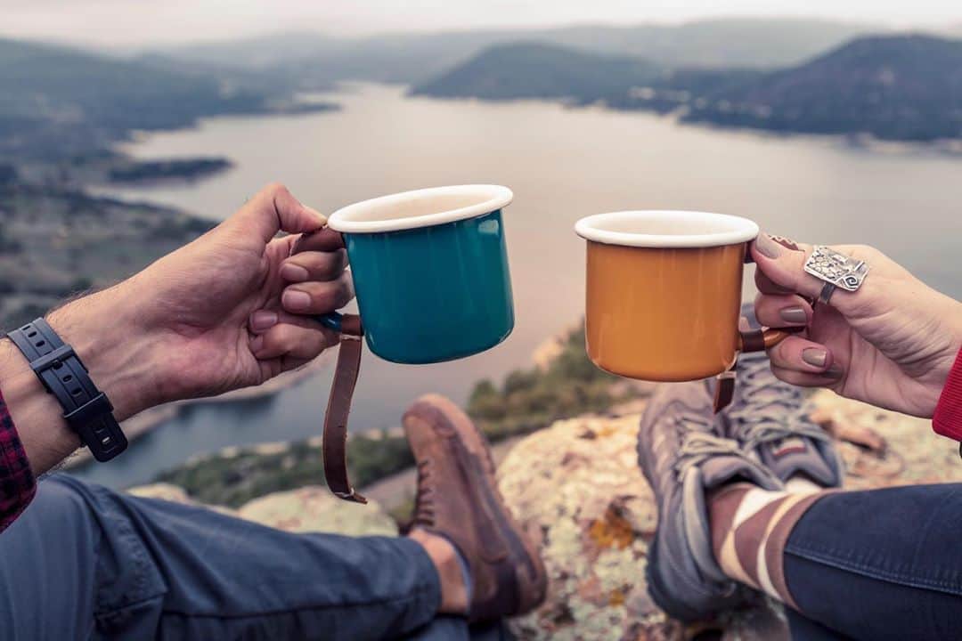 CANON USAさんのインスタグラム写真 - (CANON USAInstagram)「Coffee and a brew-tiful view. Cheers to #NationalCoffeeDay! ☕  📸  #Canon EOS 5DS R Lens: EF 16-35mm f/4L IS USM」9月30日 4時59分 - canonusa