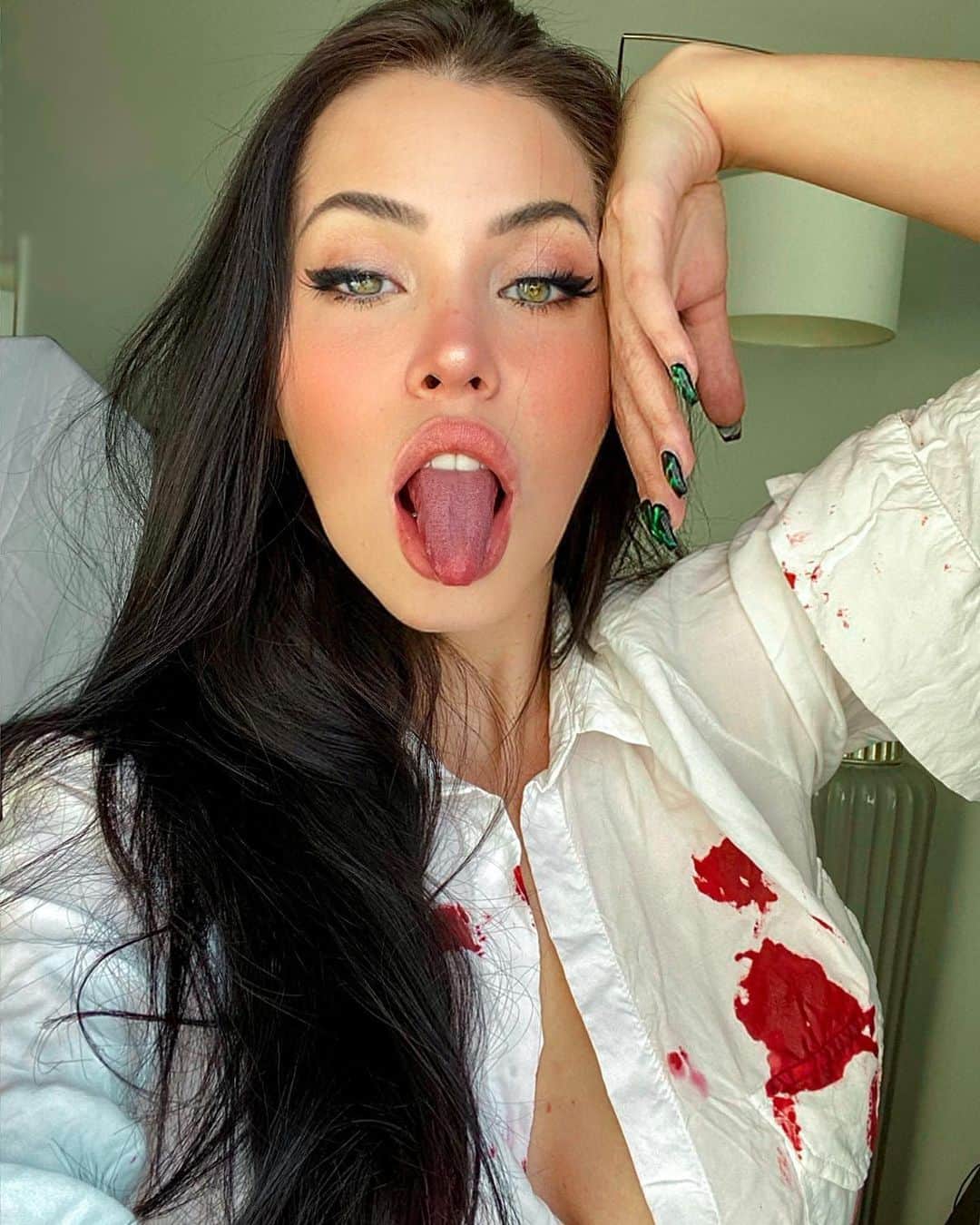 Claudia Alendeのインスタグラム：「Are you excited for spooky season? 👻」