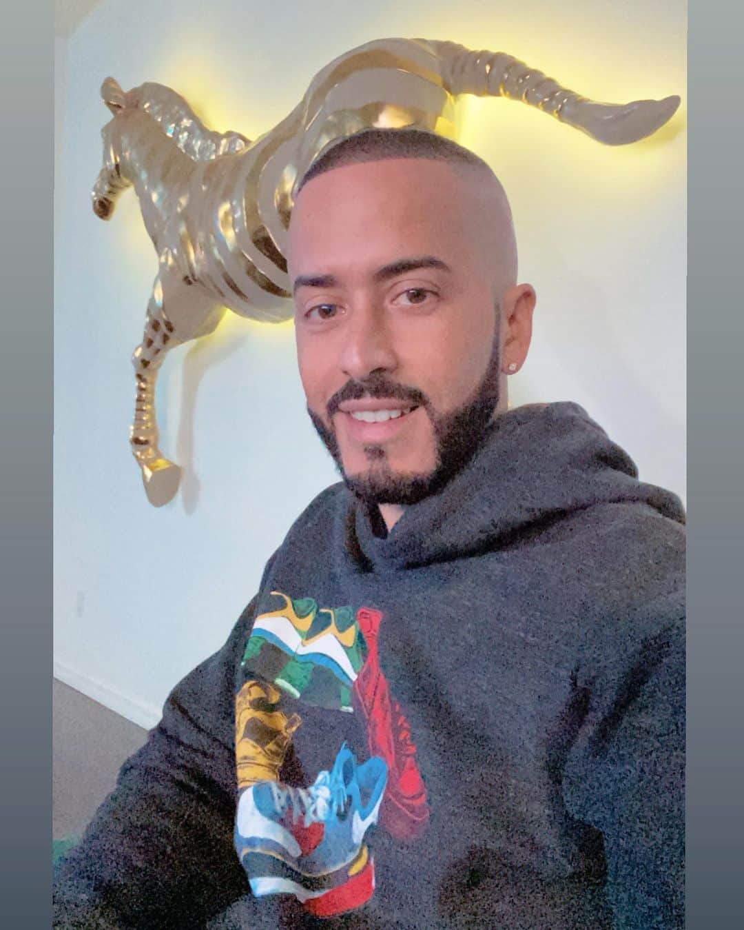 ヤンデルのインスタグラム：「😄 Buenas tardes!」