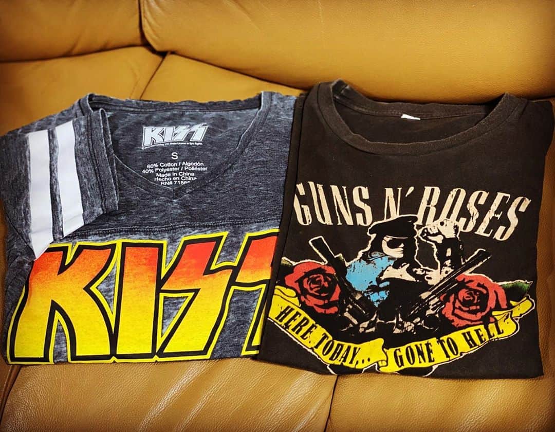 西国原礼子さんのインスタグラム写真 - (西国原礼子Instagram)「😎 Tシャツ増えたんだ〜😁👕👕✨ ロックだぜーぃ🤘🏻😎  #kiss #rocktshirt #gunsnroses」9月29日 20時34分 - rachel_thousand