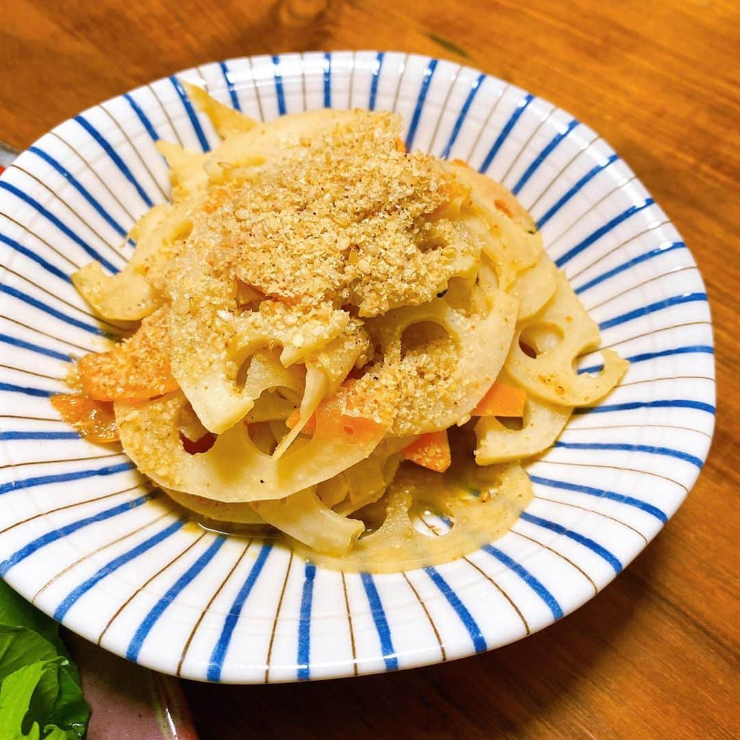 宮下純一さんのインスタグラム写真 - (宮下純一Instagram)「今日は鶏の唐揚げ🐓2パターン😍そのまま食べるも良し、タルタルソースにポン酢をかけるも良し👍コンボ唐揚げ定食です☺️#鶏の唐揚げ #チキン南蛮 #いいとこどり #レンコンとニンジンのキンピラ #漫画風ドヤ顔」9月29日 20時29分 - junichi1017