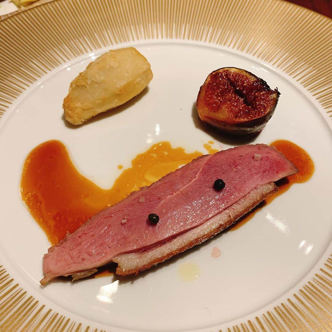 佳那さんのインスタグラム写真 - (佳那Instagram)「お料理全部美味しすぎて 幸せすぎたぁぁ💜💛🧡  お料理全部載せきれてないけど 全部で13品出てきてお腹が 満たされました🤰🤰🤰  #スガラボ #louisvuitton #キャバ嬢#キャバクラ#dance#錦#東京#happy#sea#glamorous#ネイル#カフェ#ランチ#夜カフェ#すすきの#歌舞伎町#ホスト#中洲#佳那嬢#makeup#六本木#かわいい#飯尾ナンバーワン#ビキニ#美容#整形#美尻#ゴルフ女子#筋トレ女子#gym」9月29日 20時53分 - kanajyo_glamorous