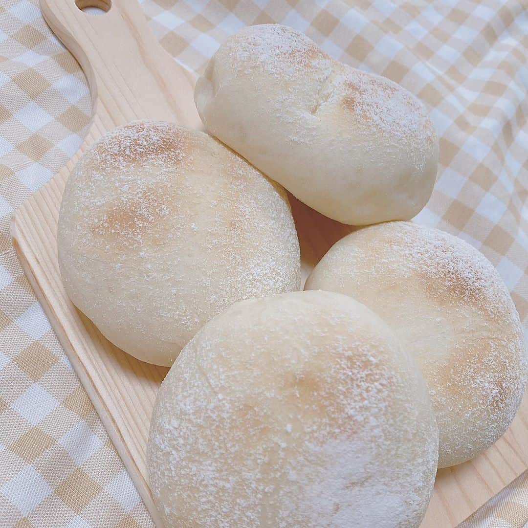 小川紗奈のインスタグラム：「前に作った白パン🍞﻿ ﻿ ﻿ そんなに何度も作ったことあるわけじゃないけど、今まで作ったパンの中で1番美味しくできたよ︎︎☺︎﻿ ﻿ ﻿ #手作りパン #白パン #パン #おうちカフェ #おうち時間 #おうちごはん #料理」
