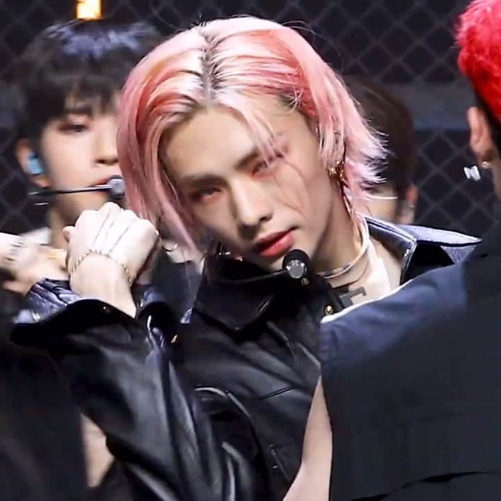 バン・チャンのインスタグラム：「back from death with this hyunjin cam bc i can 🧚‍♀️」