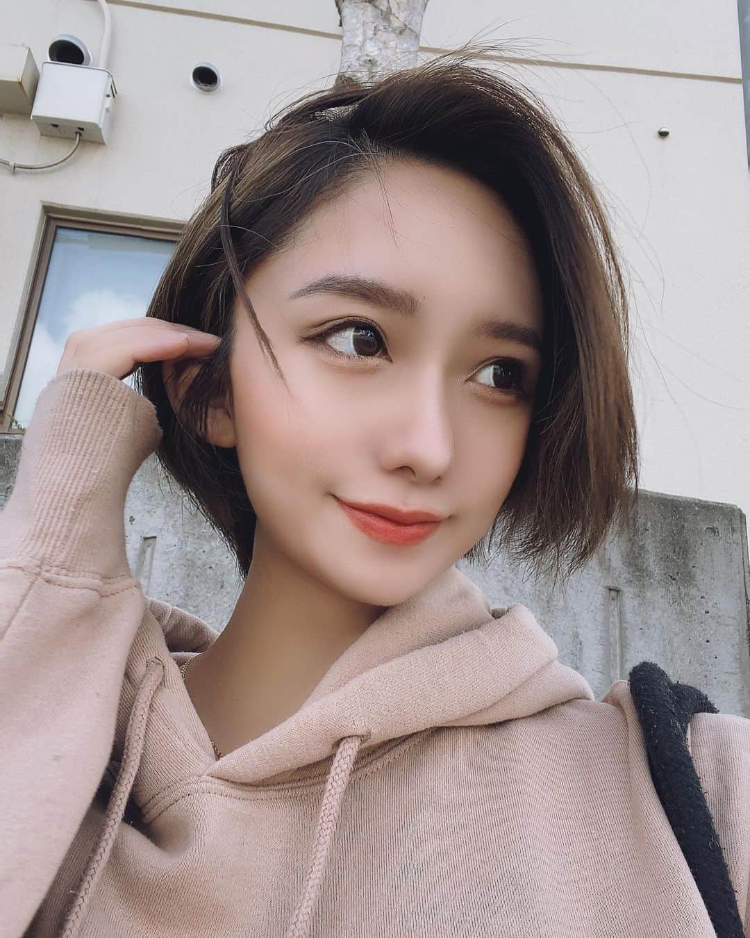 大石ほのかのインスタグラム：「風強、険しい    #likeforlike#❤#followforfollowback#follow#me#baby#マタニティ#ススキノ#ファッション#pregnant#love#pregnancyphoto #photo#かわいい#dog#犬#海#空#sea #family#followｍe#follow4follow#f4f#pretty#cutedog#マタニティーコーデ#撮影#shorthair #ランチ」