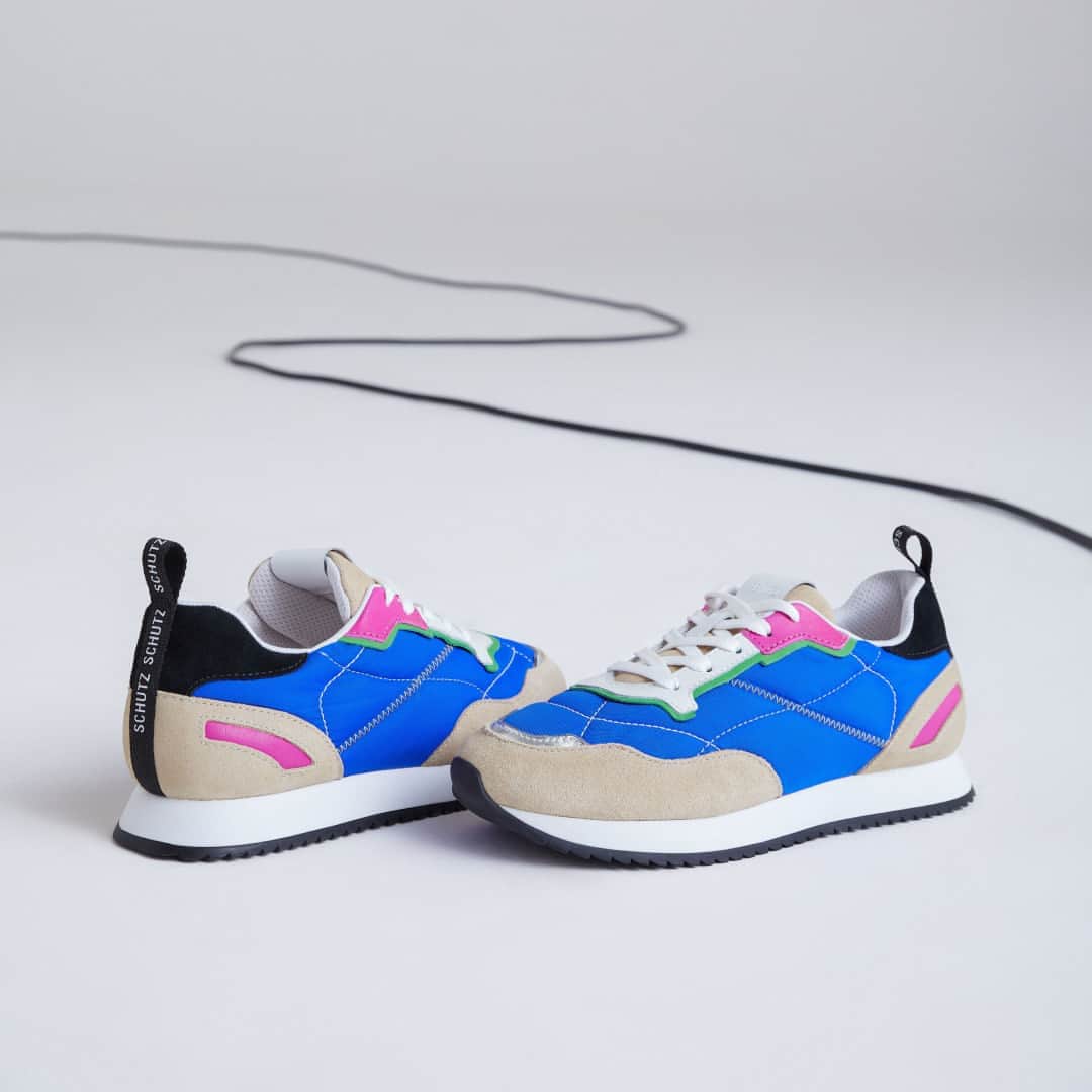 のインスタグラム：「CASUAL BUT NEVER BORING - SCHUTZ NINETY IN BLUE CRUSH ❤️ #schutzninety」
