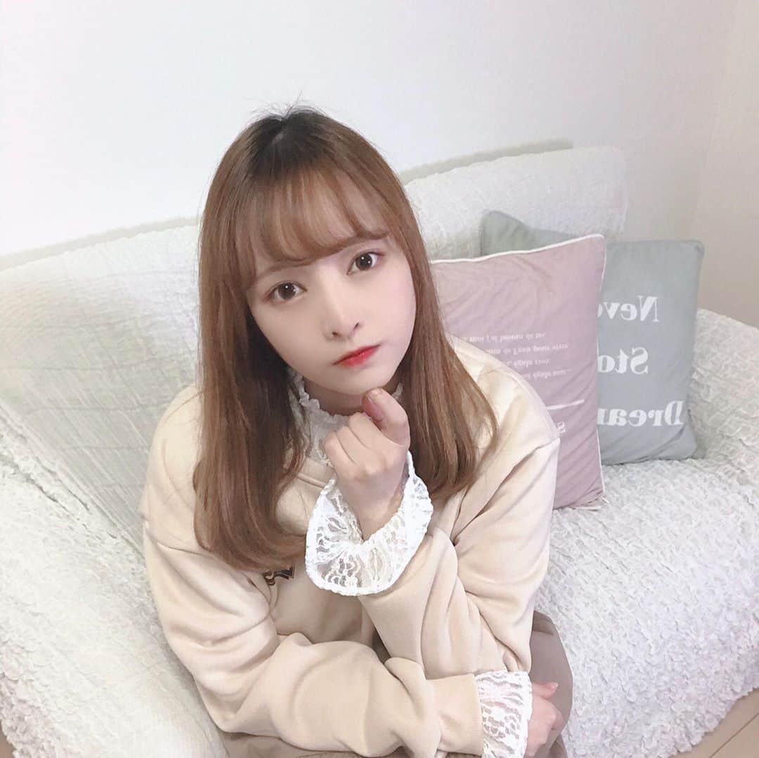 椎名あつみさんのインスタグラム写真 - (椎名あつみInstagram)「ひさしぶりのゆるふわ巻き🎅🏻🍟 ビフォーアフター🐰🎄 メリクリ😖🐰  #クリスマス  #ヘアアレンジ  #巻き髪  #ヘアセット」9月29日 21時01分 - atsumichann