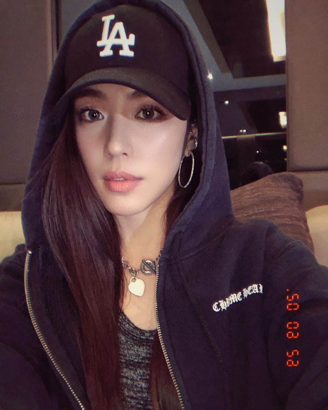 アリッサのインスタグラム：「‘sup, my rapper name is M & M . 😎 x」