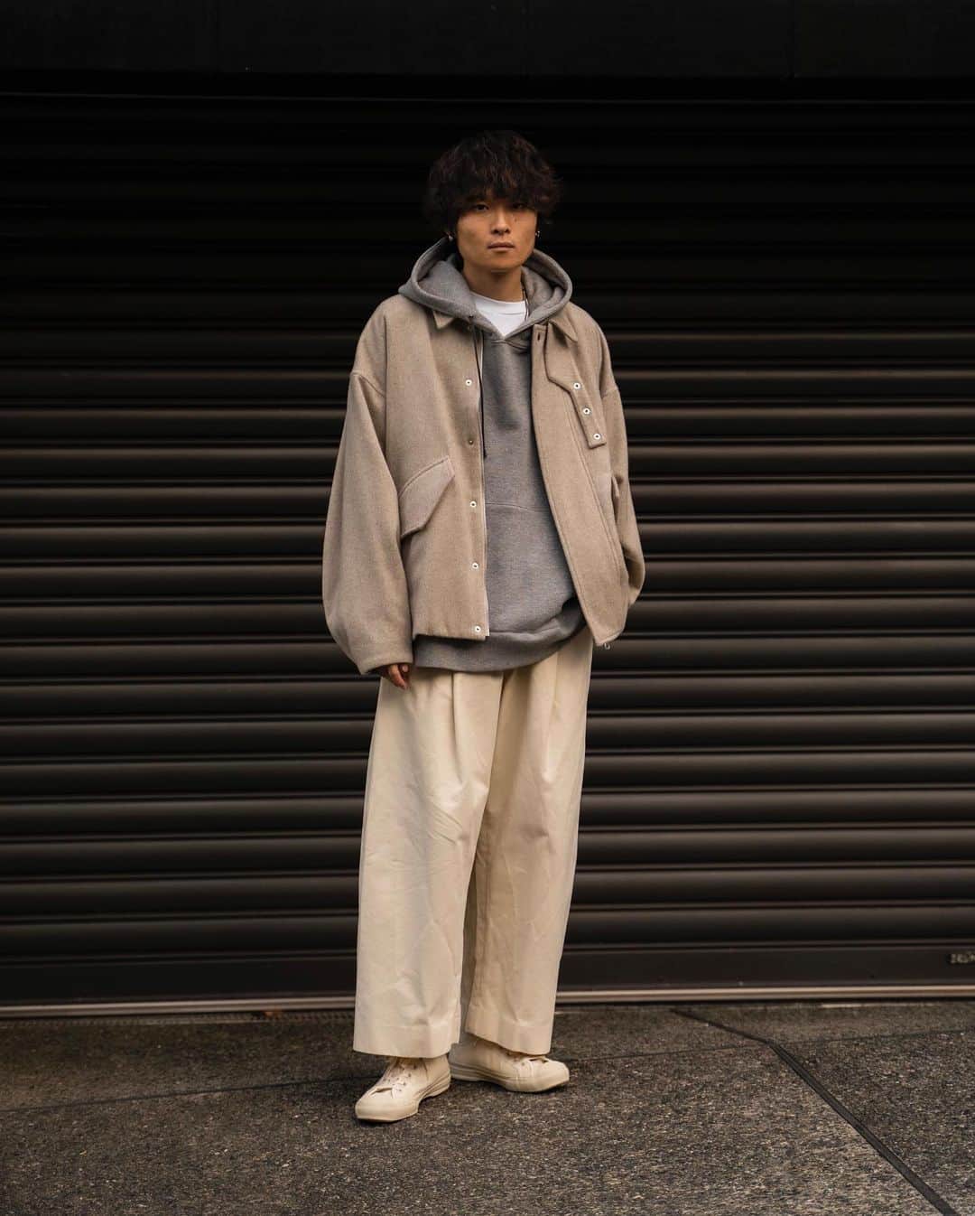 Ryoさんのインスタグラム写真 - (RyoInstagram)「ㅤㅤㅤㅤㅤㅤㅤㅤㅤㅤㅤ 今年の冬もアイボリーやグレーなどの ニュアンスカラーで合わせたい🙆‍♂️ ブルゾンにはやっぱりパーカーで😋 ㅤㅤㅤㅤㅤㅤㅤㅤㅤㅤㅤㅤㅤ blouson:#ryotakashima hoodie:#ryotakashima pants:#studionicholson shoes:#studionicholson」9月29日 20時57分 - ryo__takashima