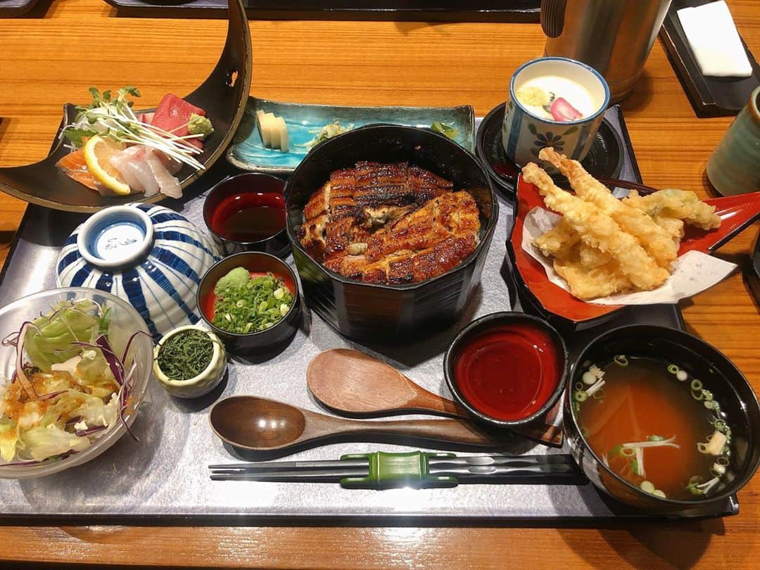 パク・ミンジのインスタグラム：「추석맞이 짱어 세트 😚🤎🧡」