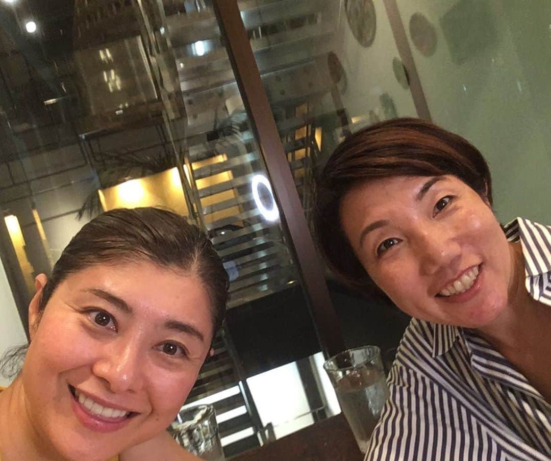 間々田佳子のインスタグラム：「今日はノエさんの オンライン講座でした！  顔動かして、二人ともスッキリ‼️  #間々田佳子 #noeokamoto」