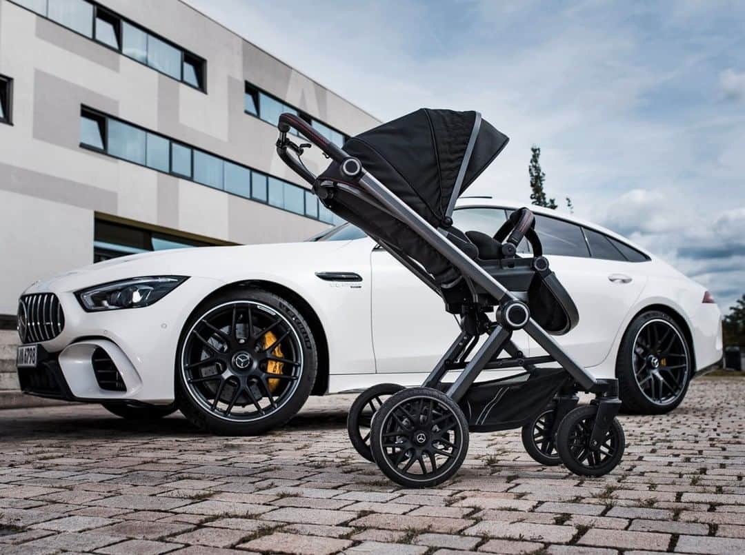Mercedes AMGさんのインスタグラム写真 - (Mercedes AMGInstagram)「Great news for parents who want a sporty, practical, and elegant mobile base for their children: The new Mercedes-AMG strollers are out now! Cooperating with German premium manufacturer @hartan_kinderwagenwerk, this Avantgarde series appears in two unique design options. Now available in leading baby specialist shops!  #DrivingPerformance #MercedesAMG #AMG #KinderWagen #Stroller」9月29日 21時00分 - mercedesamg
