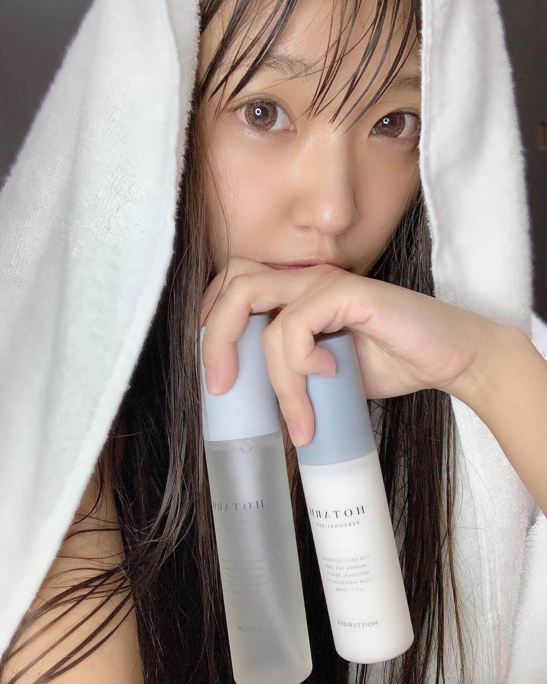 いっちゃん/嶋津 いつみのインスタグラム：「. . 最近気になってたスキンケアゲットしたー🙆‍♀️❤️ . . . . パーナライズスキンケアで ネットで色んな質問に答えて 自分にピッタリのスキンケアを選んでもらえるやつ🤓✨✨✨ . . . . . ちなみに私は 「お疲れ乾燥肌」やった👈🏻 . . . . 季節の変わり目で揺らぎやすいし これから乾燥もどんどん進んでくるから 今ぐらいの時期に秋冬用スキンケアに 変えるのがオススメやで💓 . . . . . . . #HOTARU  #ホタル  #パーソナライズ #美容  #スキンケア  #関西  #関西サロモ  #サロンモデル #サロモ #いっちゃん  #フリーモデル #関西モデル  #あざといっちゃん #かわいっちゃん #いっちゃんコーデ #ブライダルモデル #アレンジモデル #ヘアカラー  #ヘアアレンジ #くしゃ顔」