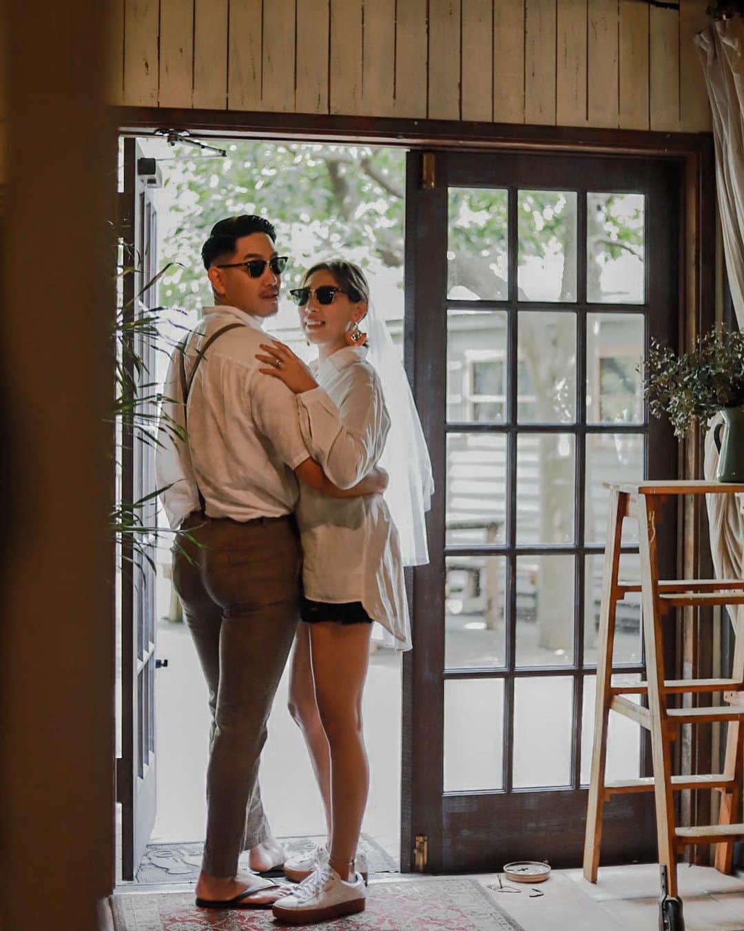 のインスタグラム：「Pre shoot📸 👨‍👩‍👧➕🐶 一年前にマタニティーフォト🤰をしたご夫婦の前撮りを撮影させて頂きました！ 妊婦の頃から撮影が始まりこのままこの子の成長を撮り続けていきたいな😂 今回も良い写真が沢山撮れたー📸　  家族写真、前撮り、マタニティーフォト、プロフィール写真、記念日写真撮影受け付けてます。  DMにてご相談下さい！ #前撮り#マタニティーフォト#家族写真#七五三#撮影」