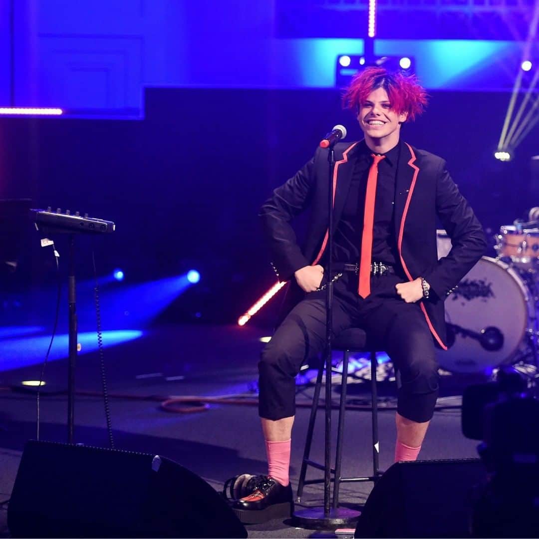 BBC Radioさんのインスタグラム写真 - (BBC RadioInstagram)「Other producers: how many is too many black emoji hearts?  Me: 🖤 🖤 🖤 🖤 🖤 🖤 🖤 🖤 🖤 🖤 🖤 🖤🖤 🖤 🖤 🖤 🖤 🖤 🖤 🖤 🖤  @yungblud in the Live Lounge was an emo dream.」9月29日 21時19分 - bbcradio1