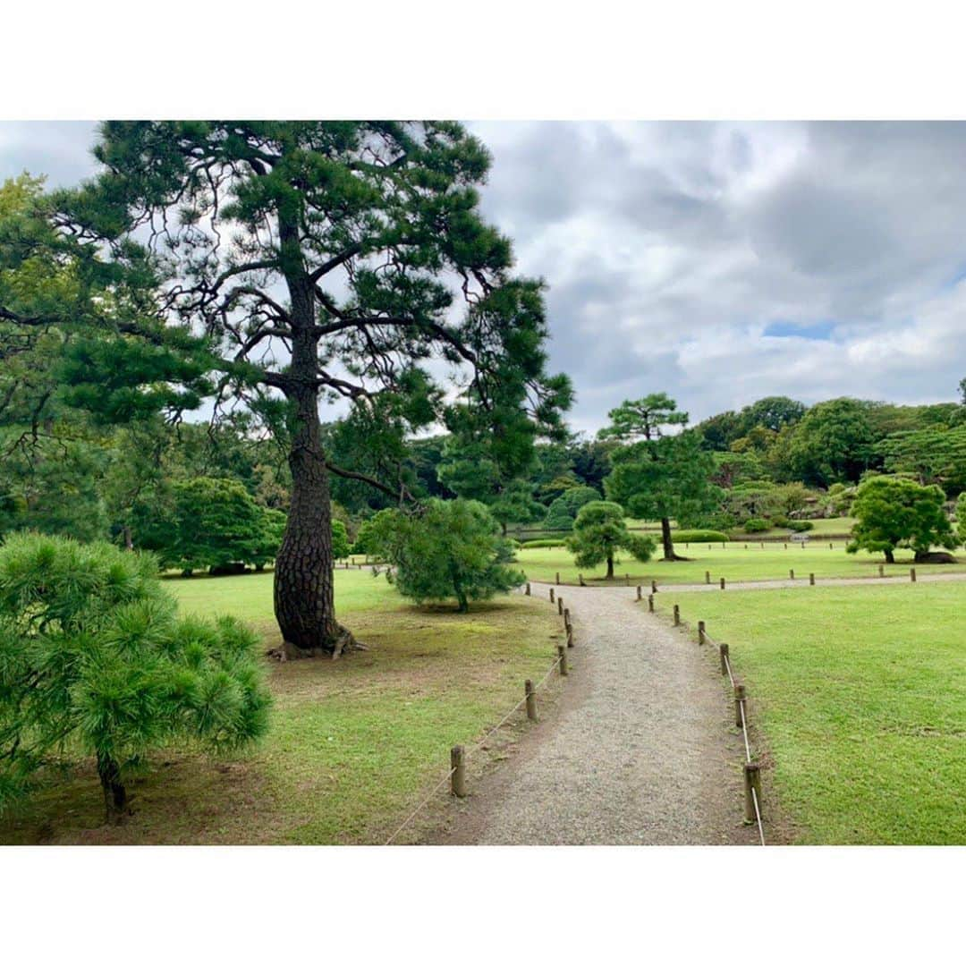 段原瑠々さんのインスタグラム写真 - (段原瑠々Instagram)「🌳🌳  むすぶと2人で 六義園、自然いっぱいで、落ち着く素敵な場所でした☺️ 時間がゆっくり流れてた〜  #アンジュルム #船木結 #juicejuice #段原瑠々 #六義園 #自然 #リフレッシュ #最高でした」9月29日 21時13分 - ruru_dambara.official