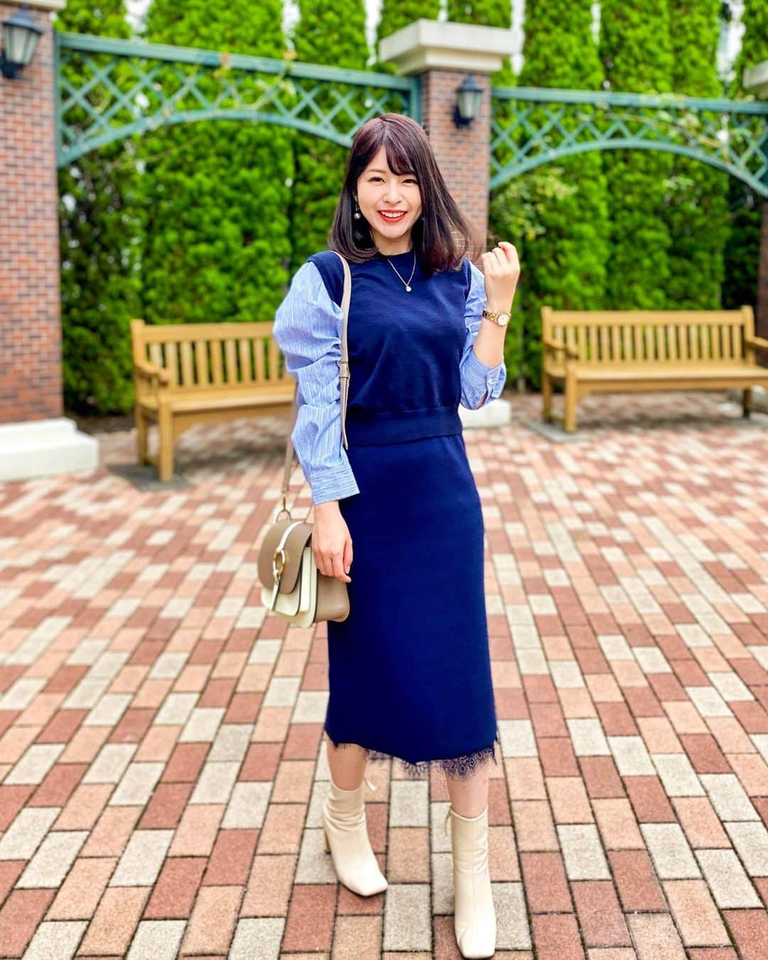 みゆこさんのインスタグラム写真 - (みゆこInstagram)「.﻿ 涼しい🥰🍃﻿ 薄手のニット1枚で適温なのがとても好き♡﻿ ﻿ シャツ👔にニットを重ね着してそうに﻿ 見えるけれど実は1枚なの💗﻿ 全身ネイビーで上機嫌💙😗﻿ 暗髪にもよく合うー💕 @chicwish.japan  ﻿ ﻿ この秋もボリュームのある袖が、﻿ トレンドなのでいい感じ✨﻿ Chicwishのお洋服はなかなか人と被らない🥰﻿ ﻿ ﻿ ﻿ #今日の1枚#私服#着画#秋コーデ#秋服#盛り袖#袖コンシャス#全身コーデ﻿ #PR#chicwish#chicwishjapan  ﻿」9月29日 21時14分 - miyuco.t