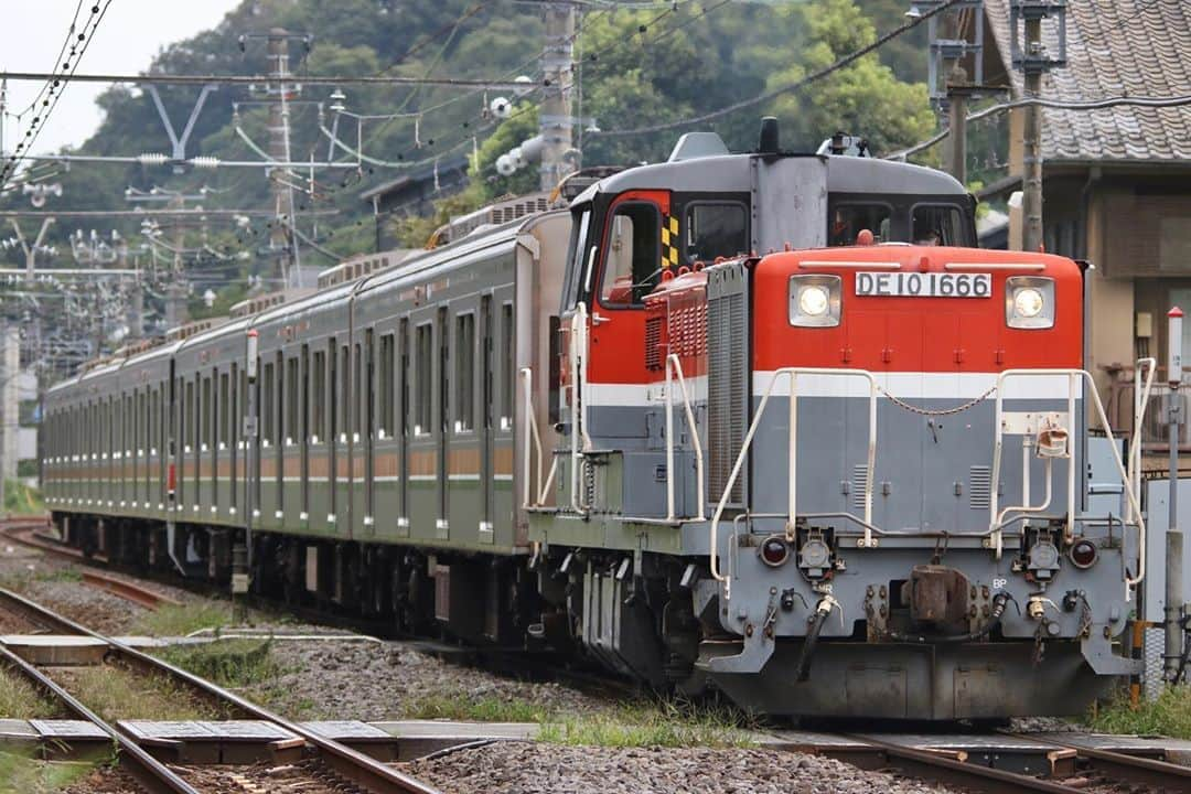 徳永ゆうきさんのインスタグラム写真 - (徳永ゆうきInstagram)「. . 東急3000系の甲種！ . -2020.09.29- . #鉄道写真 #撮り鉄 #鉄道好き #JR東日本 #横須賀線 #北鎌倉駅 #JR貨物 #DE10形 #ディーゼル機関車 #東急 #東京急行 #3000系 #甲種輸送」9月29日 21時16分 - tokuchan_1113