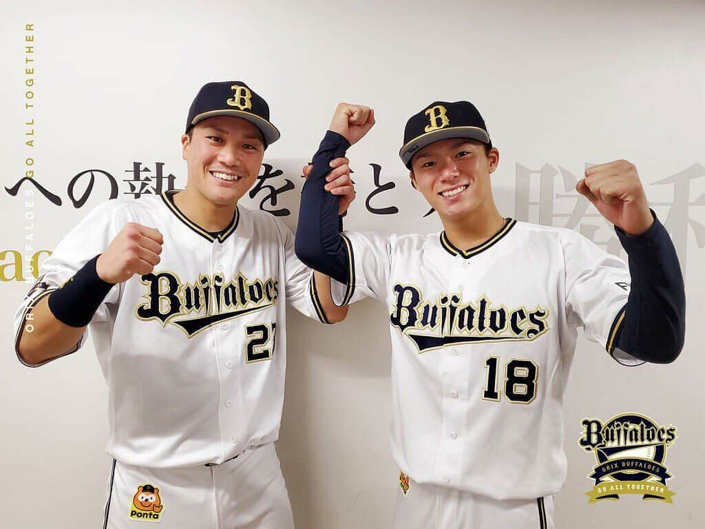 オリックス・バファローズさんのインスタグラム写真 - (オリックス・バファローズInstagram)「◇ 山本 由伸 投手  ＜今日のヒーロー！8回4安打無失点で今季7勝目！自己最多となる14三振を奪う快投！！＞  「今日は冷静に熱く投げました！チームの雰囲気がとにかくよかったので、この流れを止めないように、カードの頭を絶対に取ろうと球場に来ました！  ピンチの場面もあったんですけど、なんとか（伏見）寅威さんのリードで粘ることができてよかったです！（伏見）寅威さんは最近ホームランが多かったですし、打ってくれるんじゃないかなと思って見ていました。今日は決め球がしっかりと決まっていましたし、それが三振の数につながったんだと思います。残り1か月ちょっとあるので、とにかく最後まで全力でプレーしたいと思います！1戦1戦、全力でベストパフォーマンスを出していけるように頑張っていきます！  最後まで応援よろしくお願いします！」  ◇ 伏見 寅威 選手  ＜今日のヒーロー！守備では投手を支える好リード！打撃では貴重な追加点となる5号ソロHR！攻守に渡ってチームの勝利に貢献する活躍！！＞  「（ホームランの場面は）打った瞬間、いったと思いました！9番バッターなので調子に乗らず、しっかりと振っていこうと思っていました！  由伸さんの（笑）リズムを崩さないように、もうそれだけ考えていました！  明日からも全部勝ちます！ありがとうございました！」  #今日のヒーロー #山本由伸 #8回無失点 #毎回奪三振 #14奪三振 #圧巻の投球 #球道無双 #ナイスピッチング #伏見寅威 #ホームラン #完璧な一発 #ナイスバッティング #完封リレー #ナイスリード #ナイスバッテリー #Bs2020 #buffaloes #baseball #ORIX #プロ野球」9月29日 21時16分 - orix_buffaloes