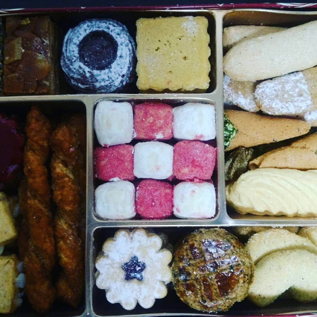 遠野遥さんのインスタグラム写真 - (遠野遥Instagram)「クッキーをもらいました。 おいしそうです。  #クッキー  #おいしそう」9月29日 21時20分 - tonoharuka