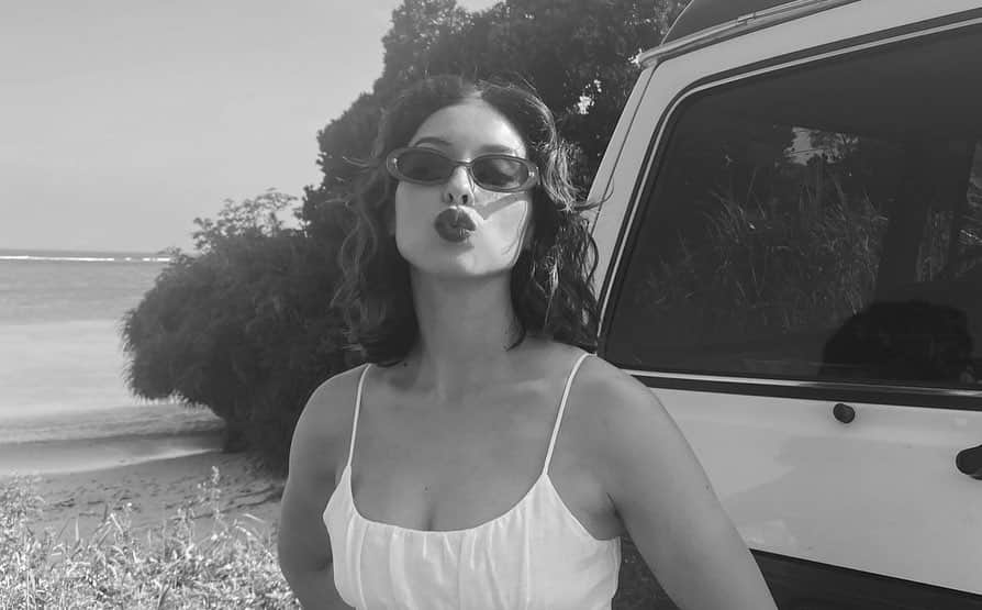 BENIのインスタグラム：「明日遂にアルバム「MADE IN LOVE」のリリース日です🤍 Beni Daniels Official Youtubeでドキュメンタリーも公開されるよ〜 制作話、育ち、沖縄、色んな形の「愛」について語ってます。 お楽しみに🤍🤍   1 more day till the full album  #MADEINLOVE is out!! Releasing a documentary VLOG on YouTube tomorrow - introducing my family, hometown Okinawa, growing pains, writing the album etc:)  ⠀⠀⠀⠀⠀⠀⠀⠀⠀ ⠀⠀⠀⠀⠀⠀⠀⠀⠀ BENI DANIELS Debut EP 『MADE IN LOVE』 Release 2020.09.30 ⠀⠀⠀⠀⠀⠀⠀⠀⠀ ⠀⠀⠀⠀⠀⠀⠀⠀⠀ #BENIDANIELS #MADEINLOVE」