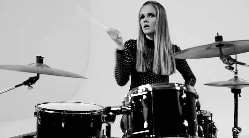 フローリーさんのインスタグラム写真 - (フローリーInstagram)「A lil throwback.... I need to brush up on my chops 🥁」9月29日 21時21分 - florrie