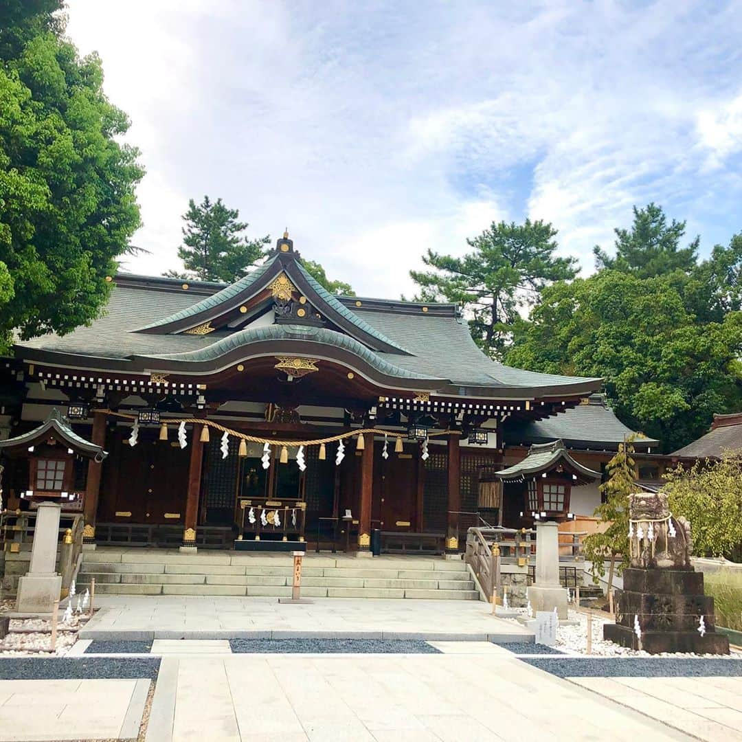 永倉由季さんのインスタグラム写真 - (永倉由季Instagram)「.﻿ .﻿ 世界遺産！初の羽曳野エリアを﻿ 参拝していました。﻿ 　　　　　　　　　　　　　﻿ (いつぞやの参拝記録を﻿ あげてなかったー！)﻿ 　　　　　　　　　　　﻿ ﻿ 教えて頂かなければ知らなかった﻿ 楠木正成所縁の地や﻿ マニアックな所などなど。﻿ 　　　　　　　　　　　　　　　﻿ 関西人なら、このエリアも抑えておかなな☺️﻿ ﻿ 　　　　　　　　　　﻿ ▪️ #羽曳野市﻿ #誉田八幡宮  #杜本神社  #壺井八幡宮﻿ ﻿ ▪️ #藤井寺市﻿ #辛國神社﻿ 　　　　　　　　　﻿ ▪️大阪初の世界遺産『百舌鳥・古市古墳群』﻿ 　　　　　　　﻿ これにちなんだ『 #fabriko( #ファブリコ )』の﻿ 「 #古墳バターチキンカレー 」も美味しかった✨﻿ 　　　　　　　　﻿ ✅詳細はアメブロ更新(プロフリンクから)﻿ ﻿ http://ameblo.jp/naga-yuki﻿ ﻿ #参拝﻿ #神社仏閣巡り  #歴史　 #神社好きな人と繋がりたい  #世界遺産　#百舌鳥古市古墳群  #初開拓  #参拝日和  #楠木正成  #街道 #歩く _____________________________﻿ .﻿ #followｍe﻿ .﻿ ▶︎顔タイプアドバイザー用(𝐧𝐞𝐰)﻿ @yuki_nagakura_brushup_salon﻿ .﻿ ▶︎アナウンサー用﻿ @yuki_nagakura67」9月29日 21時37分 - yuki_nagakura67