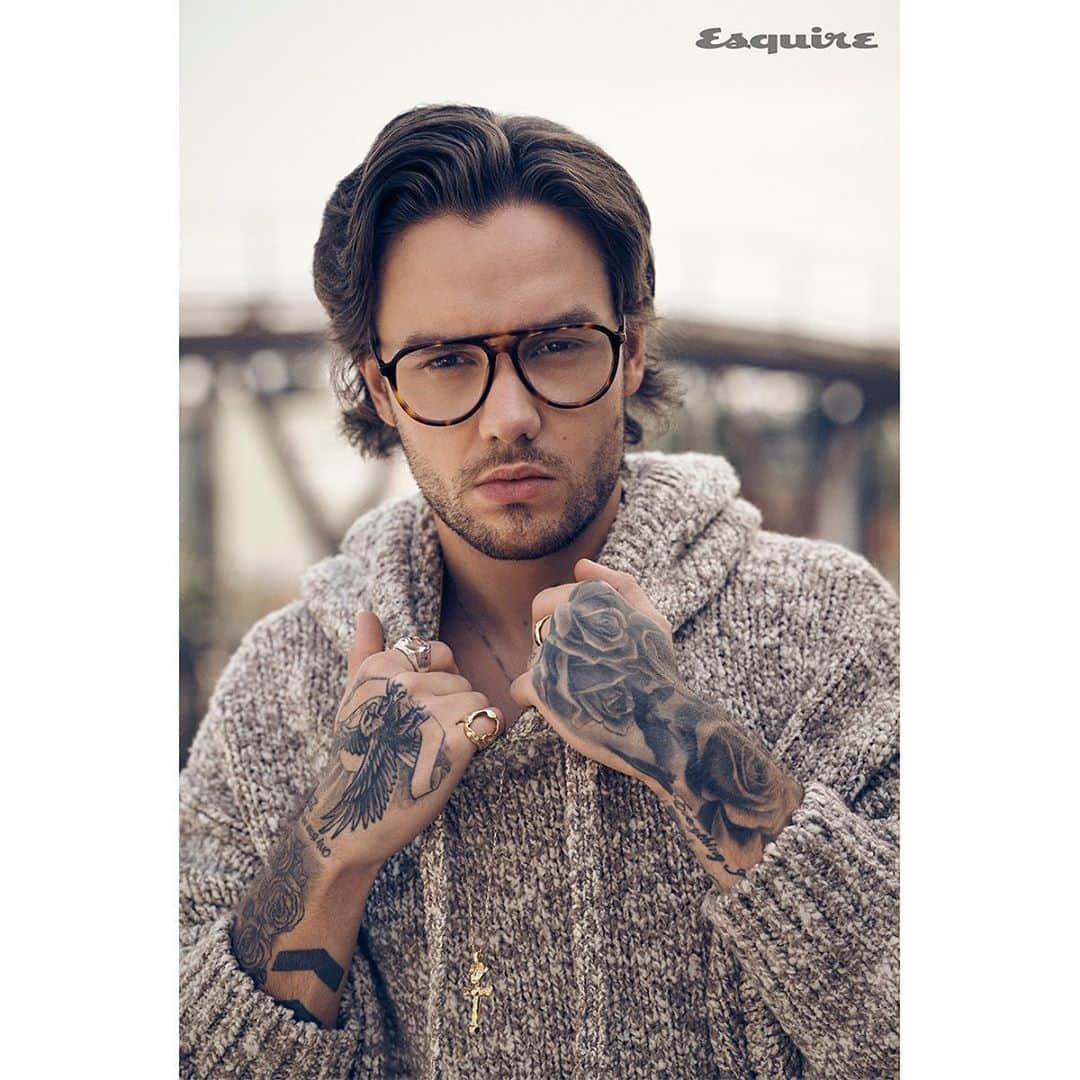 リアム・ペインさんのインスタグラム写真 - (リアム・ペインInstagram)「My @esquire_la shoot is finally OUT! We shot this in 34C heat whilst I was wearing a big woolly jumper 😅 Love these pictures and thanks to all the team for putting this together #LiamPayneXEsquireMx #HUGOEyewear  @charliegraystudio @bjornkrischker  @adelecany」9月29日 21時47分 - liampayne