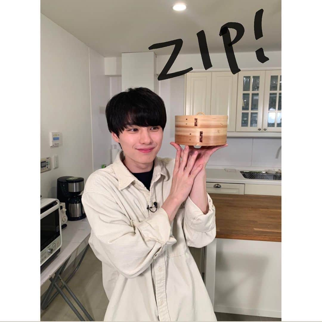 本田響矢さんのインスタグラム写真 - (本田響矢Instagram)「明日のあさ、6時45分ごろから ZIPに出演させて頂きます！！  なんか持ってるっ🤫 驚きがたくさんで楽しいロケでした〜  そろそろ自炊写真載せようかな…🙃 是非観てねっ  #明日のZIP! #流行ニュースキテルネ #ZIP!」9月29日 21時50分 - k__y__o__y__a.h