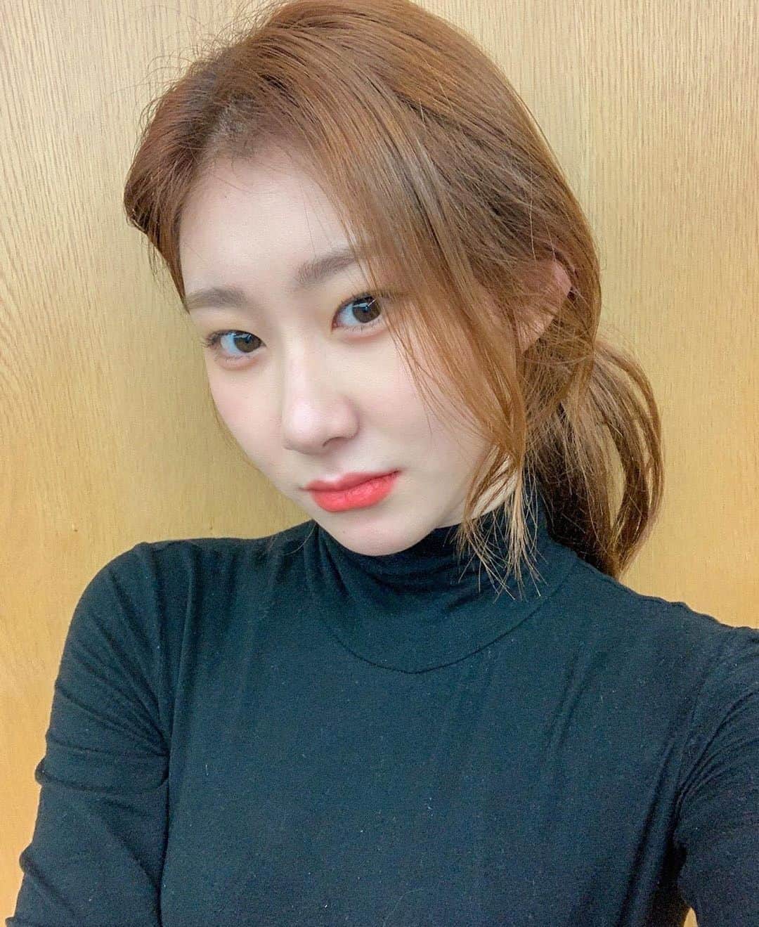 チェリョンのインスタグラム：「g'night midzys🌛🖤❤️ #있지 #ITZY #채령 #CHAERYEONG #MIDZY⁣⠀」