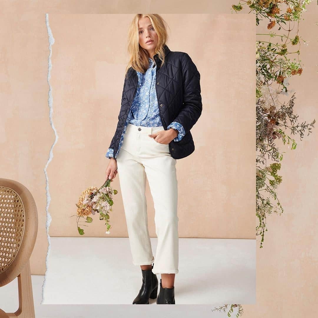 ローラアシュレイのインスタグラム：「Two quintessentially British brands, one exclusive AW20 collaboration. Introducing the #BarbourLauraAshley collection.⁣ ⁣ Traditional @Barbour styles and signature Laura Ashley prints come together in this exclusive range.⁣ ⁣ Incorporating the rich history from the Laura Ashley archive, this timeless capsule collection includes waxed and quilted jackets, patterned shirts, ruffled dresses, knitted jumpers and stylish accessories. ⁣ ⁣ Discover the full collection online at Barbour.com」