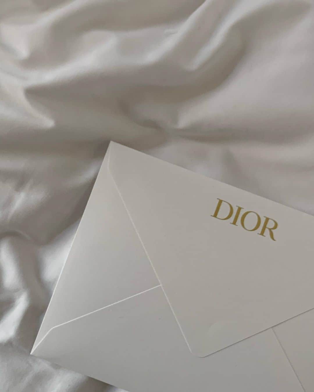 Mathilde Goehlerのインスタグラム：「@dior day from home 🖤 * tag」