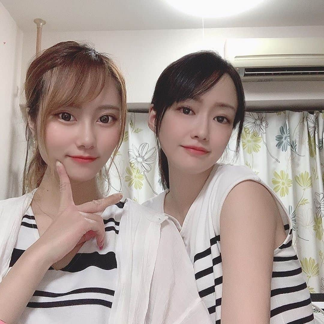 吉山りささんのインスタグラム写真 - (吉山りさInstagram)「夢でね〜❣🌌🌠  💋💋💋  母娘photo👯‍♀️💋  #母娘 #親子 #daughter #mom #photography #photo  #おやこーで #母娘写真 #family  #セルフィー #selfie #写真 まさかの似たようなコーデ😂 #以心伝心 #fashion #ツーショット #ボーダー #japanesegirl    #吉山りさ #fashion #free #撮影モデル #フリーモデル #一人旅女子 #一人旅 #温泉モデル #温泉女子  #ぎゅーっnight 😴🌹✨」9月29日 22時13分 - oreorerisa