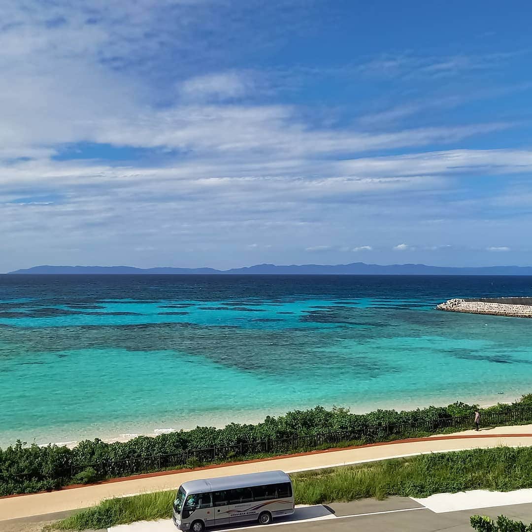 石垣シーサイドホテルのインスタグラム：「波照間島☀️  波照間島観光ツアー開催中🏖️ 当館ではレンタサイクルコースとバス観光コースのご予約を承っております。 こちらはGOTO対象ですので、お得に楽しく波照間島を満喫できちゃいます✨  皆様のご利用をお待ちしております😊  #沖縄 　#沖縄旅行 　#八重山 　#波照間島 　#石垣シーサイドホテル 　#okinawa  #yaeyama  #hateruma」