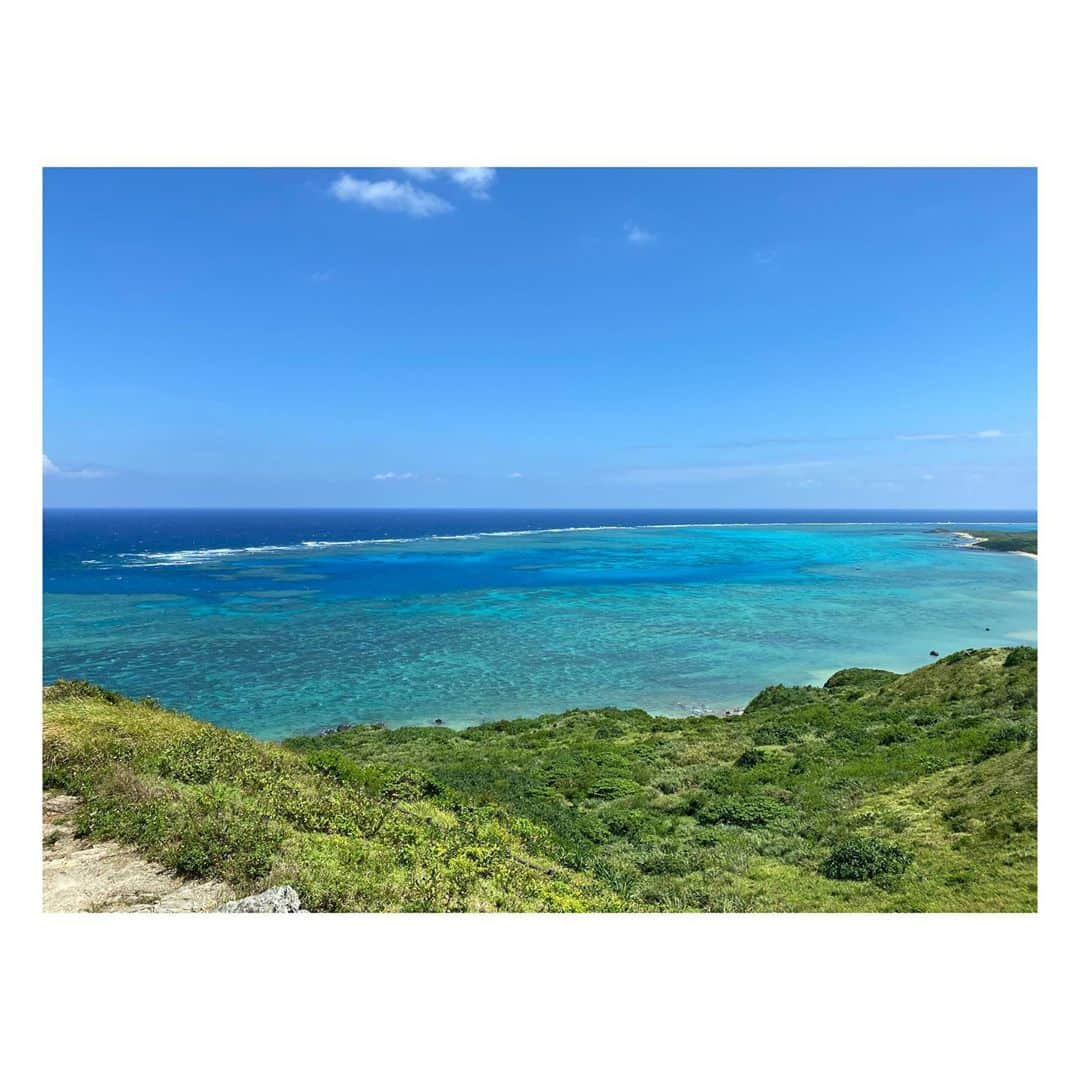 愛聖りささんのインスタグラム写真 - (愛聖りさInstagram)「.  初めての石垣島🏝🌺✨﻿ お天気もよくて最高だった☀️﻿ 特に平久保崎灯台からの景色は絶景だった😭﻿ （1〜3枚目は完全無加工です！！！） 竹富島にも行けて水牛車も乗れて大満足🙆‍♀️﻿ ずーーーっと沖縄にいたかった🥺﻿ .﻿ 年末もどっか行けたらいいなぁ… . #沖縄 #石垣島 #竹富島 #旅行 #海 #夏休み #오키나와 #여행 #okinawa #ishigakiisland #taketomiisland #vacation #travel #instagood #followme #🐠」9月29日 22時15分 - risa_aise