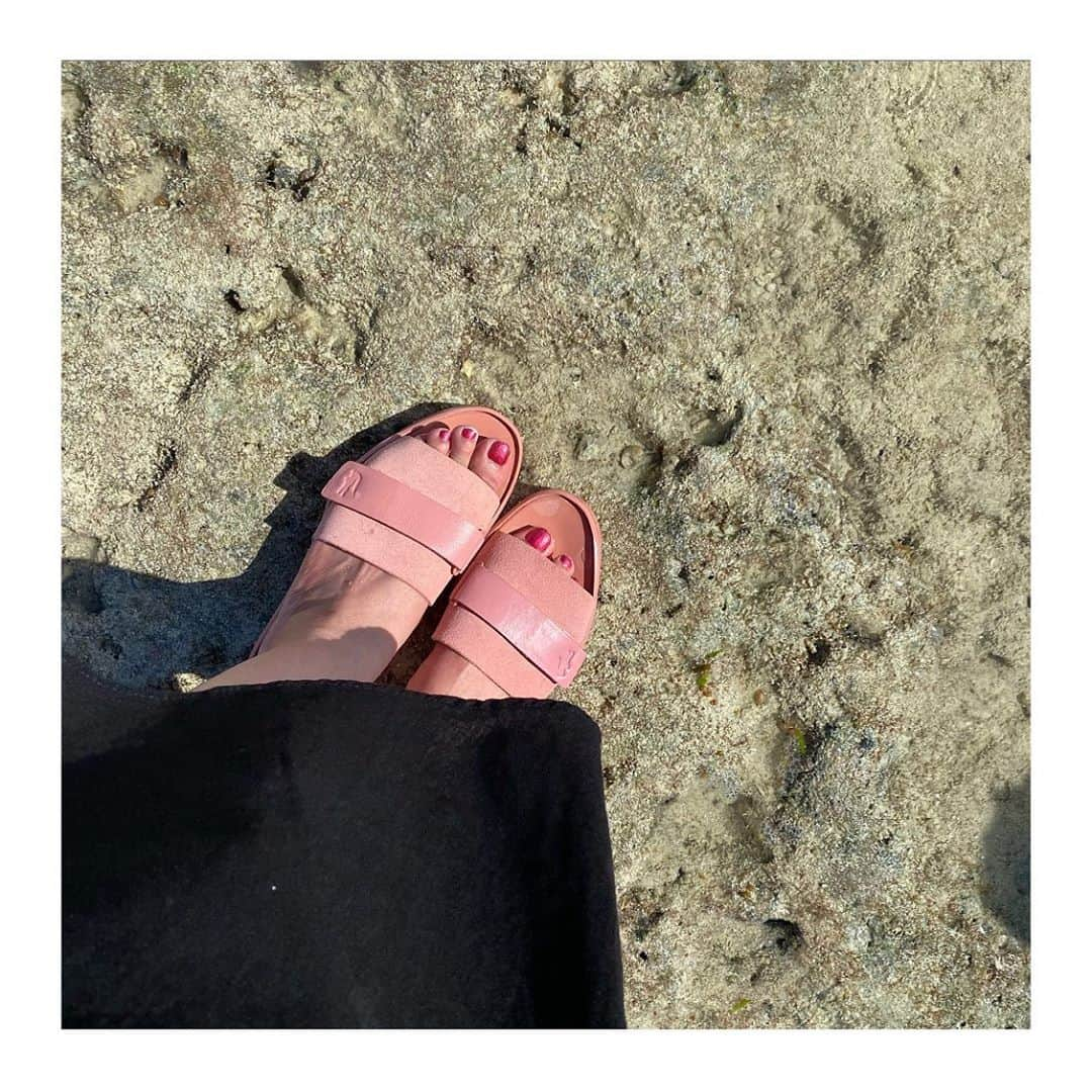 愛聖りささんのインスタグラム写真 - (愛聖りさInstagram)「.  初めての石垣島🏝🌺✨﻿ お天気もよくて最高だった☀️﻿ 特に平久保崎灯台からの景色は絶景だった😭﻿ （1〜3枚目は完全無加工です！！！） 竹富島にも行けて水牛車も乗れて大満足🙆‍♀️﻿ ずーーーっと沖縄にいたかった🥺﻿ .﻿ 年末もどっか行けたらいいなぁ… . #沖縄 #石垣島 #竹富島 #旅行 #海 #夏休み #오키나와 #여행 #okinawa #ishigakiisland #taketomiisland #vacation #travel #instagood #followme #🐠」9月29日 22時15分 - risa_aise