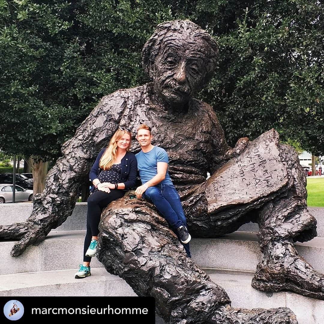 アルベルト・アインシュタインさんのインスタグラム写真 - (アルベルト・アインシュタインInstagram)「At the Einstein statue in Washington, DC. Posted @withregram • @marcmonsieurhomme  With @lillykite #washingtondc #dc #weekend」9月29日 22時19分 - alberteinstein