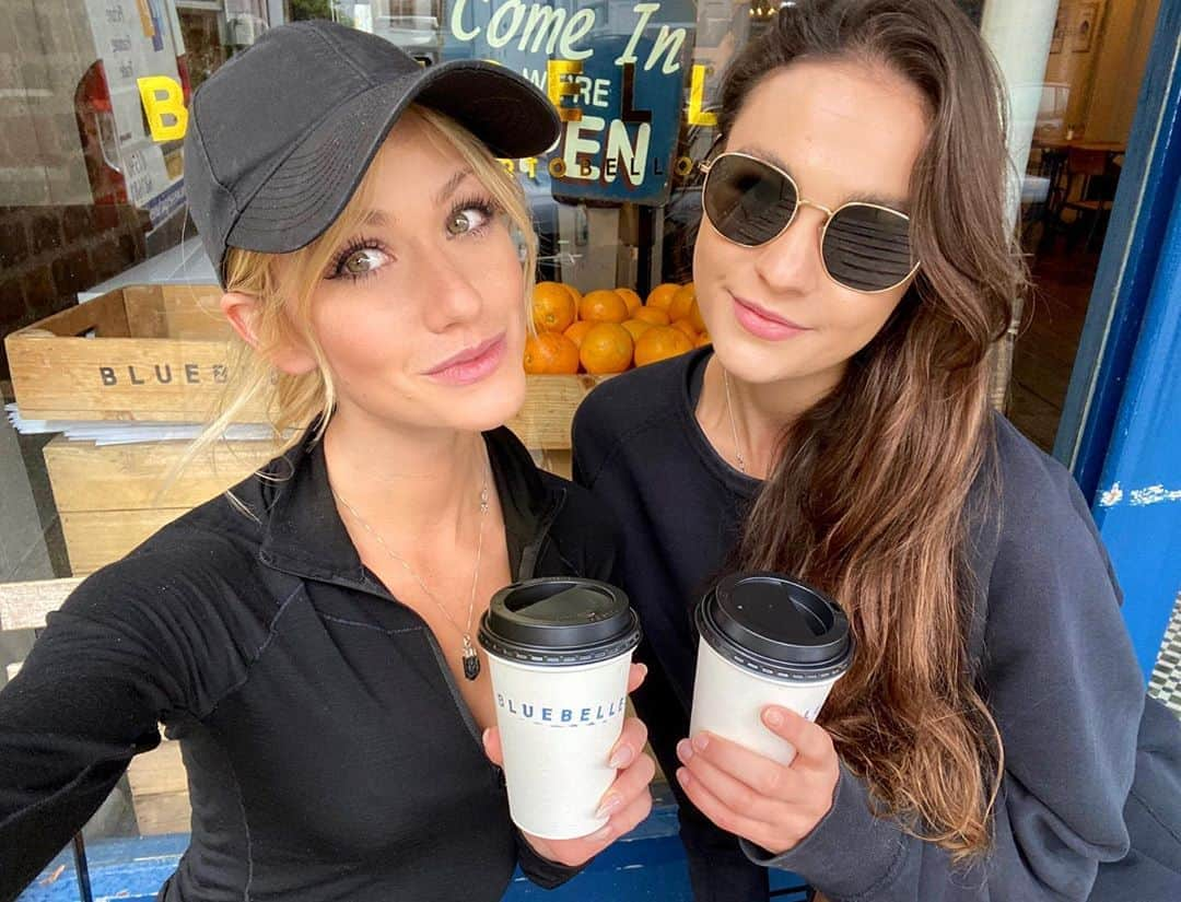 キャサリン・マクナマラさんのインスタグラム写真 - (キャサリン・マクナマラInstagram)「Coffee and friends are the perfect blend. I’ve missed this beauty a latte. ☕︎ ❤︎ @sophie.skelton #nationalcoffeeday」9月29日 22時22分 - kat.mcnamara