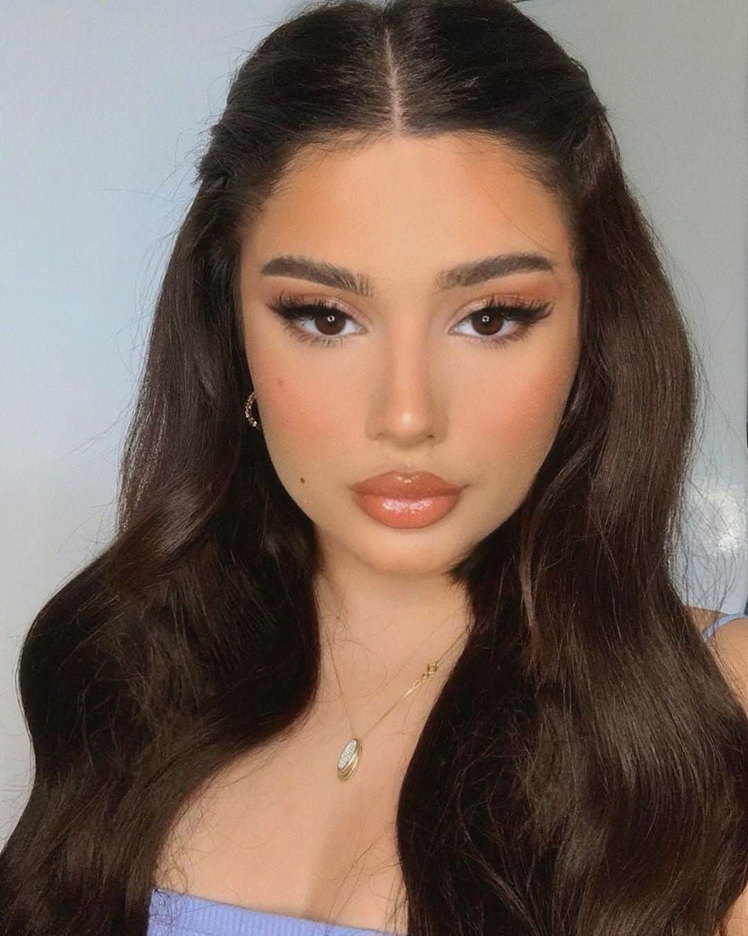 Kylie Cosmeticsさんのインスタグラム写真 - (Kylie CosmeticsInstagram)「loving this classic glam from @khelan.mh ⁠wearing Bronzer Stick in Bronze Tan⁠ and Crush Blush! ✨🤍⁠」9月29日 22時22分 - kyliecosmetics
