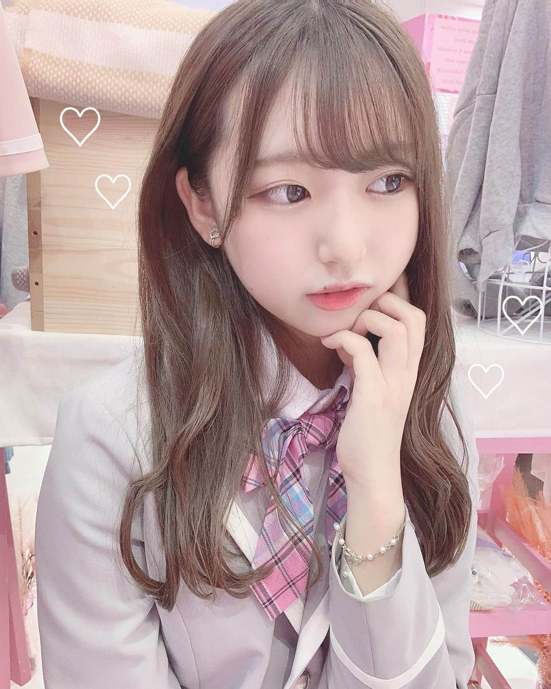 町田穂花のインスタグラム：「. . 原宿にある韓国の制服がレンタルできる（ @choa_japan ）さんに行ってきたよ〜🎀 . こういう制服着てみたかったんだ( › ·̮ ‹ )♡ . ゆめと選んで2着着させてもらったので、今度もう1着は載せるね🥺💓 . また、こういう制服着たいな〜💭 . #韓国制服 #韓国制服レンタル #制服レンタル #自撮り女子」