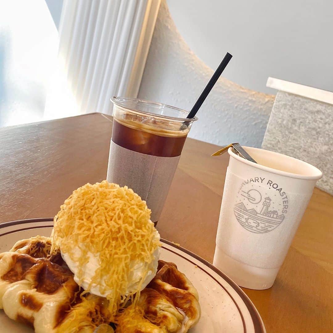 エルキーのインスタグラム：「Never get tired of these...🥞🧇🍦🍧🥧🧁🍨🍰🍮🍩🍪」