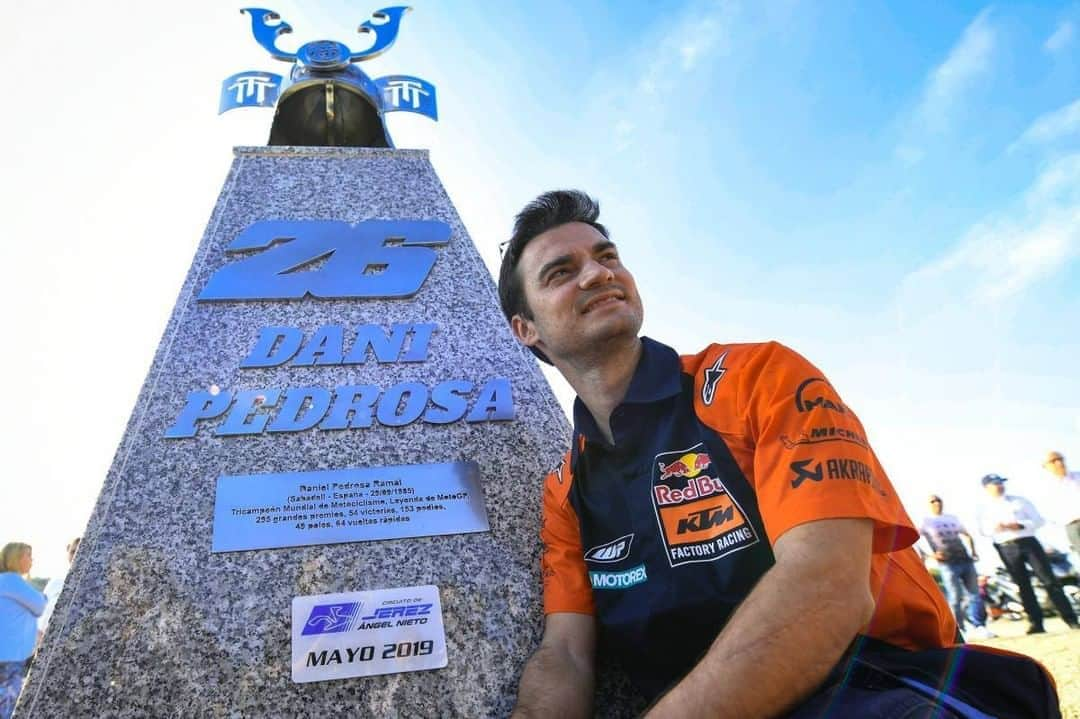 MotoGPさんのインスタグラム写真 - (MotoGPInstagram)「Join us in wishing a big "Happy Birthday" to the #MotoGP Legend @26_DaniPedrosa who turns 3⃣5⃣ today! 🎂 Enjoy your day Dani! 👏 #DP26」9月29日 22時31分 - motogp