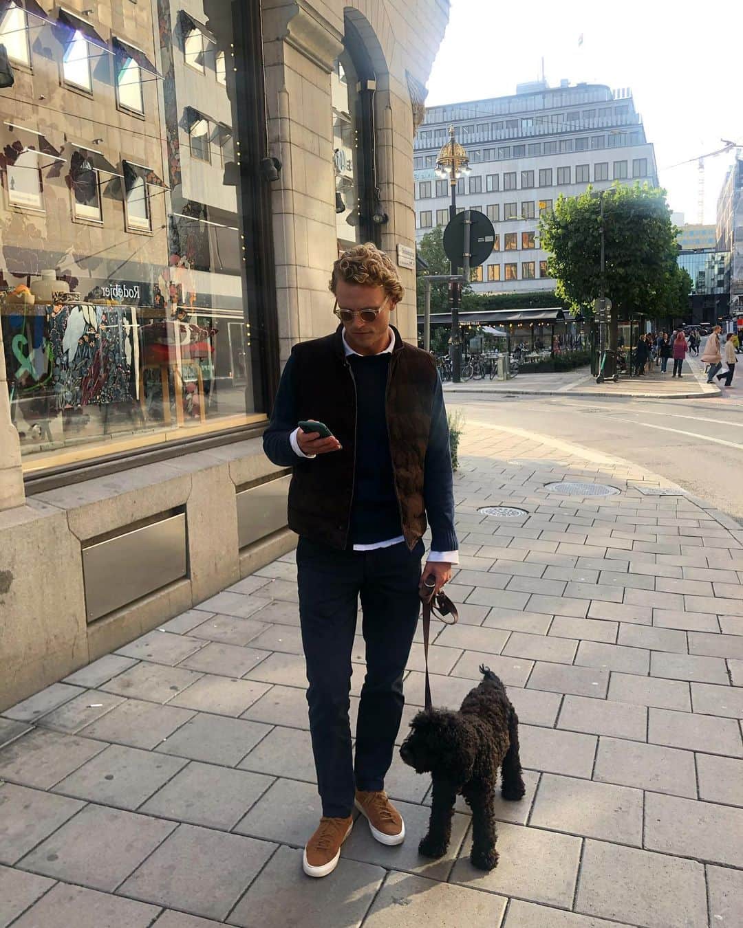 オスカル・ヒリェマルクのインスタグラム：「The constant search for new places in Stockholm...🚶🏼」