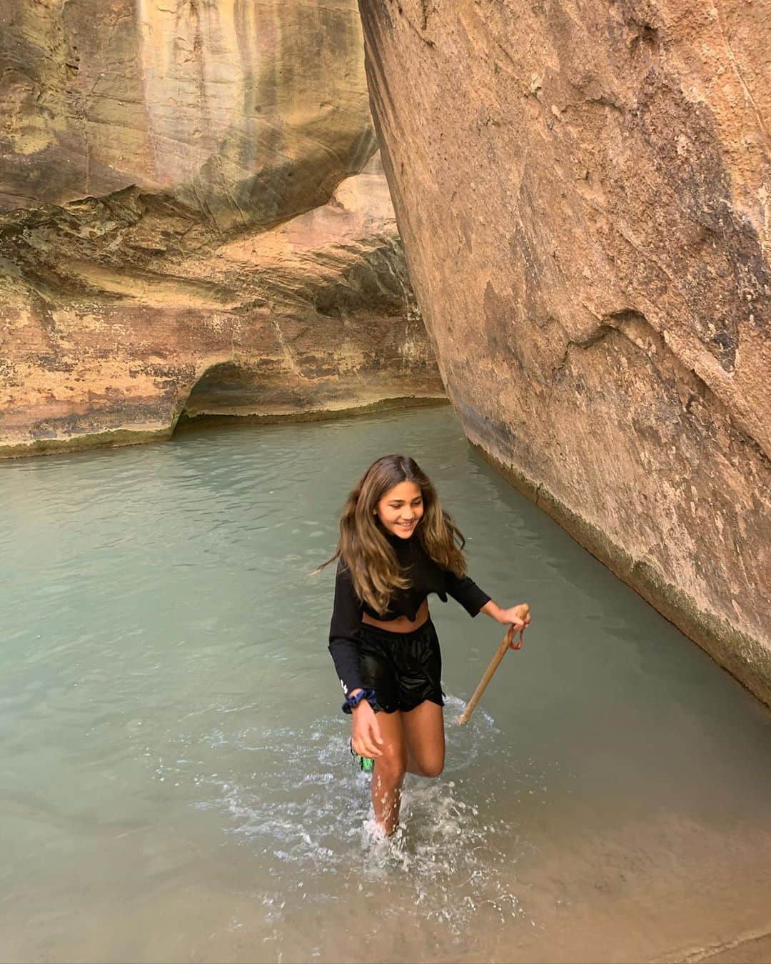 レイチェルロイさんのインスタグラム写真 - (レイチェルロイInstagram)「A River Runs through it.  I absolutely love how Tallulah loves & appreciates nature! She is pure joy ☺️🌲 Stunning walk through The Narrows at Zion National Park guided by @zionguru - I hope you all can make it there one day, it is truly spectacular 🏞 @zionnps   #zionnationalpark  #zionnarrows  #zionthenarrowshike  #utahisbeautiful  #rachelroy」9月29日 22時58分 - rachel_roy