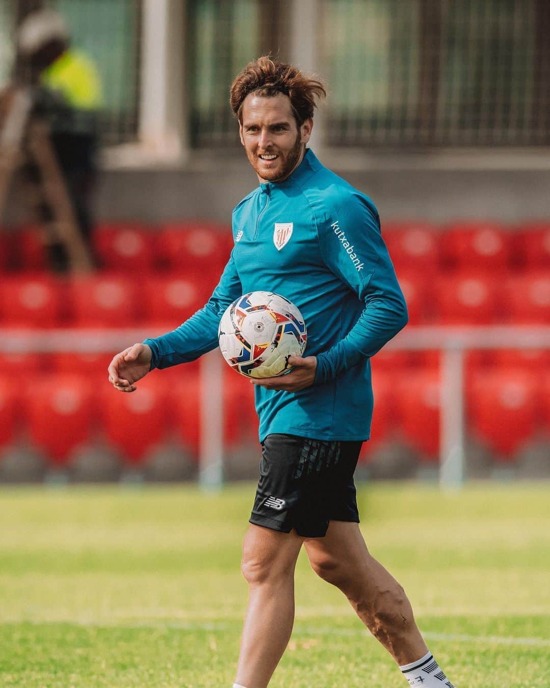 イバイ・ゴメスのインスタグラム：「¡Otro pasito más! 😀 Mañana, 6 semanas. 👣 Lo que te echaba de menos... ⚽️」