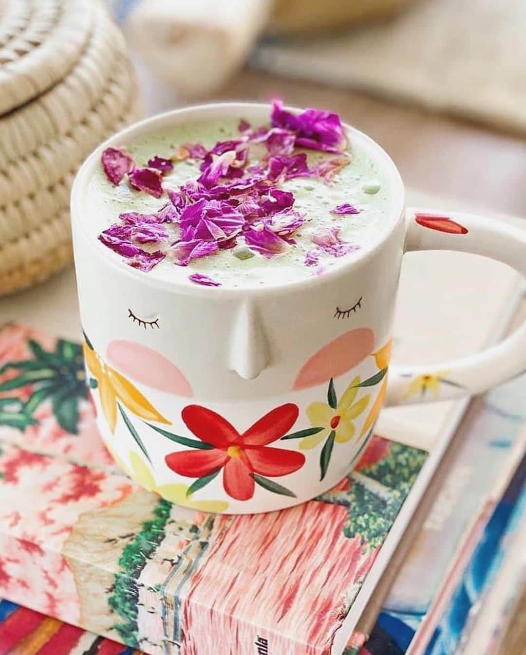 Anthropologieさんのインスタグラム写真 - (AnthropologieInstagram)「But first, coffee ☕️ featuring the only-at-Anthro mugs you love a latte! #InternationalCoffeeDay」9月29日 22時59分 - anthropologie