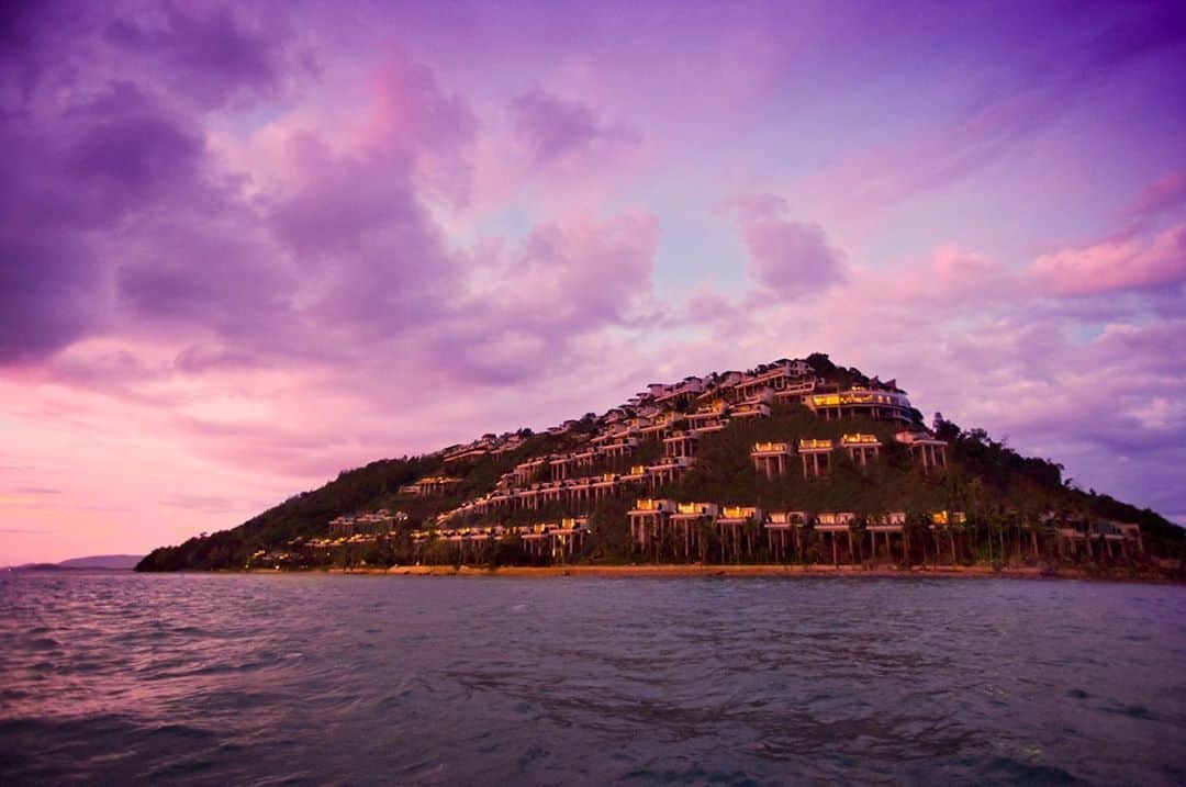Conrad Hotelsのインスタグラム：「Let our magical sunsets be the backdrop to your new favorite travel memory. #stayinspired (@conradkohsamui)」