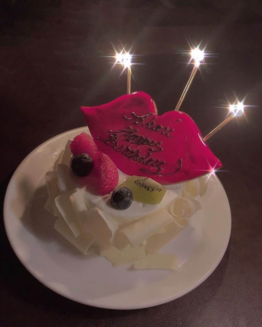 椎名麗のインスタグラム：「💄だいすきな友達の誕生日」
