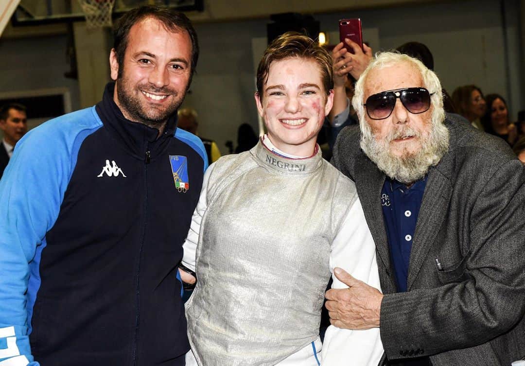 ベアトリーチェ・ヴィオさんのインスタグラム写真 - (ベアトリーチェ・ヴィオInstagram)「Il mondo della scherma è fortunato ad essere stato influenzato da persone come te. Sei stato tra i primi a credere nella scherma paralimpica e te ne sarò sempre grata. Sono fiera di averti potuto conoscere e di aver ricevuto i tuoi preziosi consigli. 🤺⁣ GRAZIE MAESTRO 🙌🏼❤️⁣ #AntonioDiCiolo #Scherma #Federscherma」9月29日 23時05分 - bebe_vio